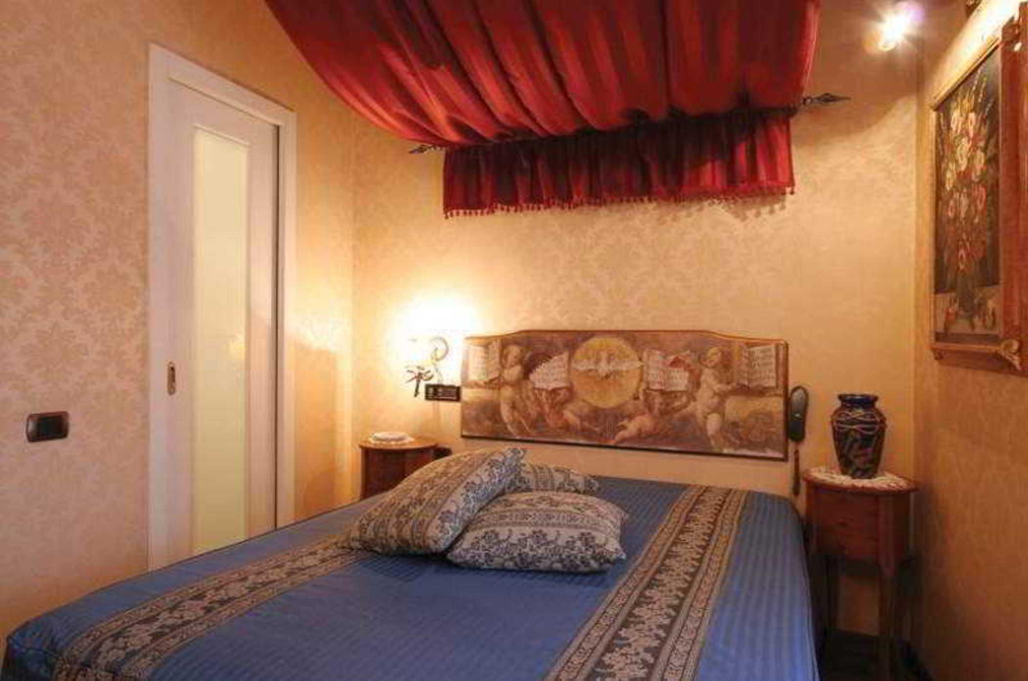 Hotel Suite Ares Nápoles Quarto foto